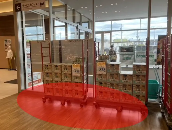 【ベイシア Foods Park 阿見店】各種プロモーションや食物販に最適な食品入口ガラス面催事イベントスペース
