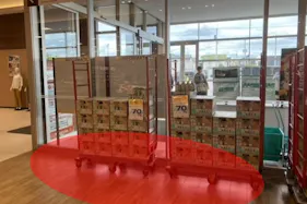 【ベイシア Foods Park 阿見店】各種プロモーションや食物販に最適な食品入口ガラス面催事イベントスペース