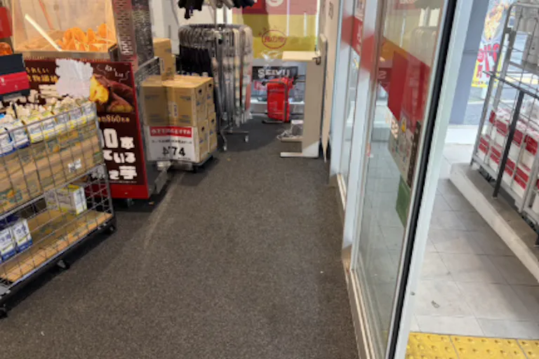 【西友 西一之江店】風除室 ポップアップストア(物販、食物販)やプロモーション用途に最適なスーパー店内催事イベントスペースの画像2