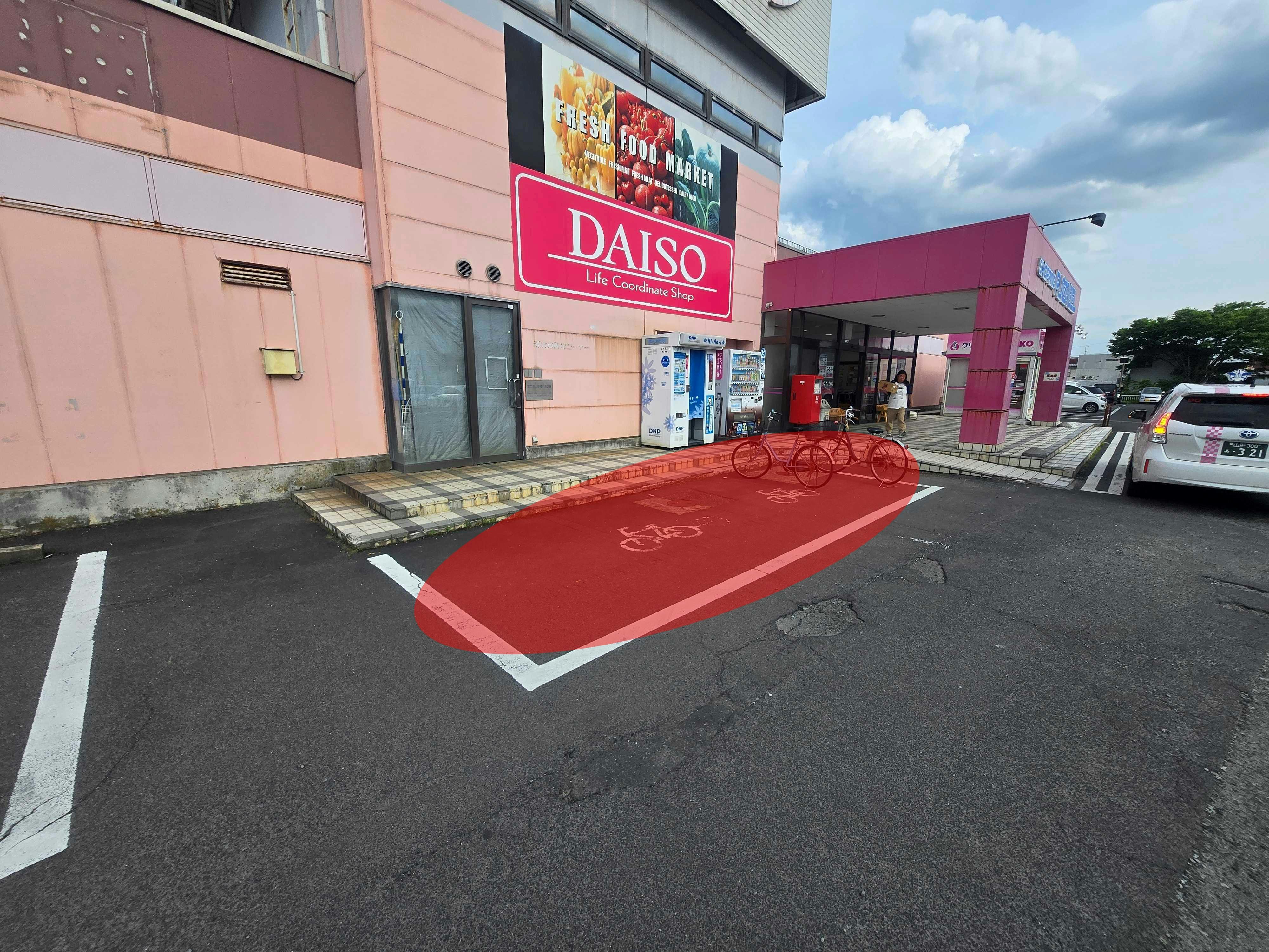 【ショッピングプラザベル山辺店】キッチンカーや販促プロモーションに最適な入口近くの駐輪場を利用したレンタルスペースの画像