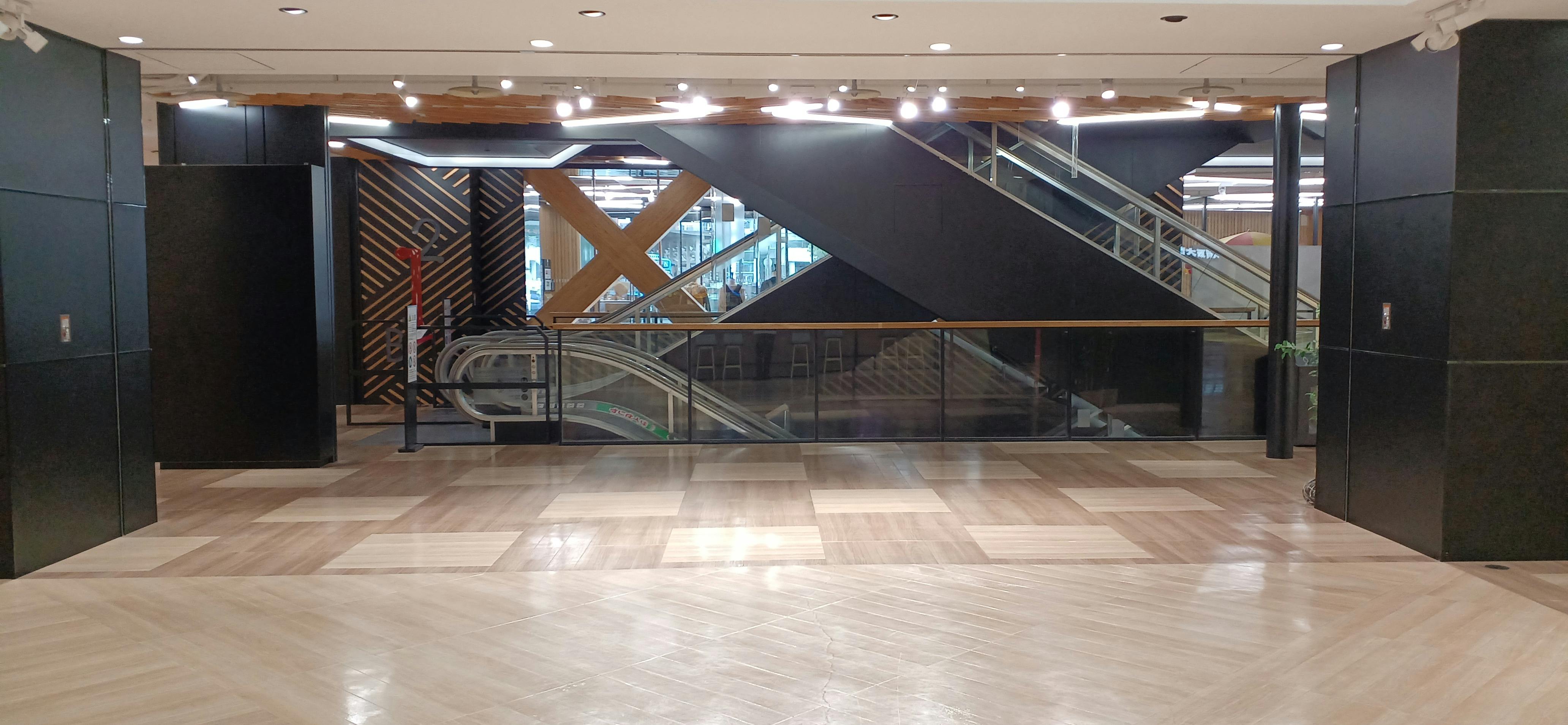 【秋田オーパ】110区画(1Fエスカレータ脇)の画像