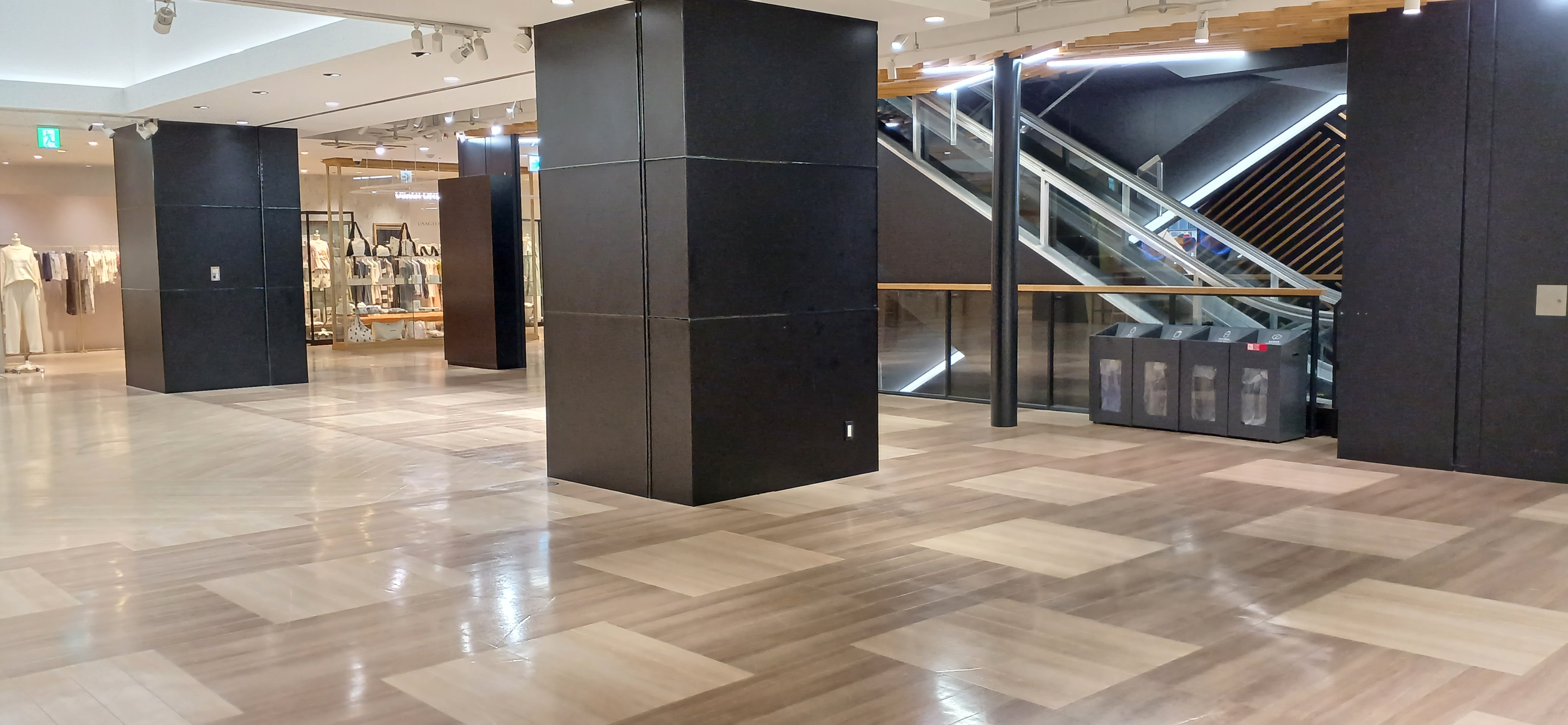 【秋田オーパ】110区画(1Fエスカレータ脇)