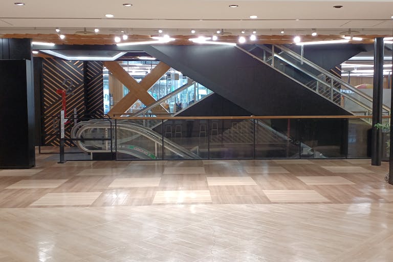 【秋田オーパ】110区画(1Fエスカレータ脇)の画像1