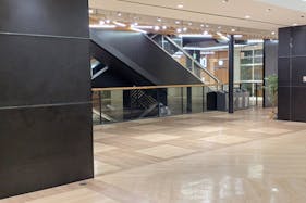 【秋田オーパ】110区画(1Fエスカレータ脇)