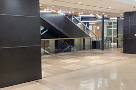 【秋田オーパ】110区画(1Fエスカレータ脇)