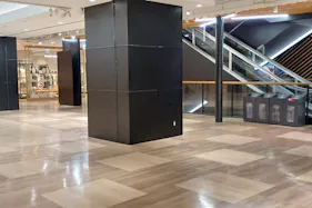 【秋田オーパ】110区画(1Fエスカレータ脇)