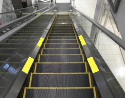 【イオン藤井寺ショッピングセンター】モール内広告 エスカレーター