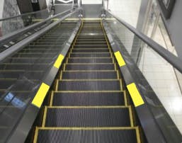 【イオン藤井寺ショッピングセンター】モール内広告 エスカレーター