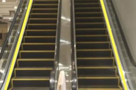 【イオン藤井寺ショッピングセンター】モール内広告 エスカレーター