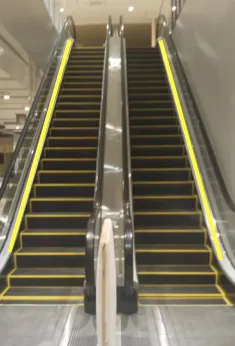 【イオン藤井寺ショッピングセンター】モール内広告 エスカレーター