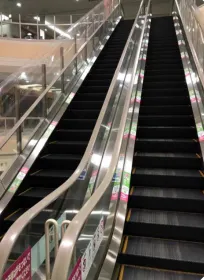 【イオン藤井寺ショッピングセンター】モール内広告 エスカレーター