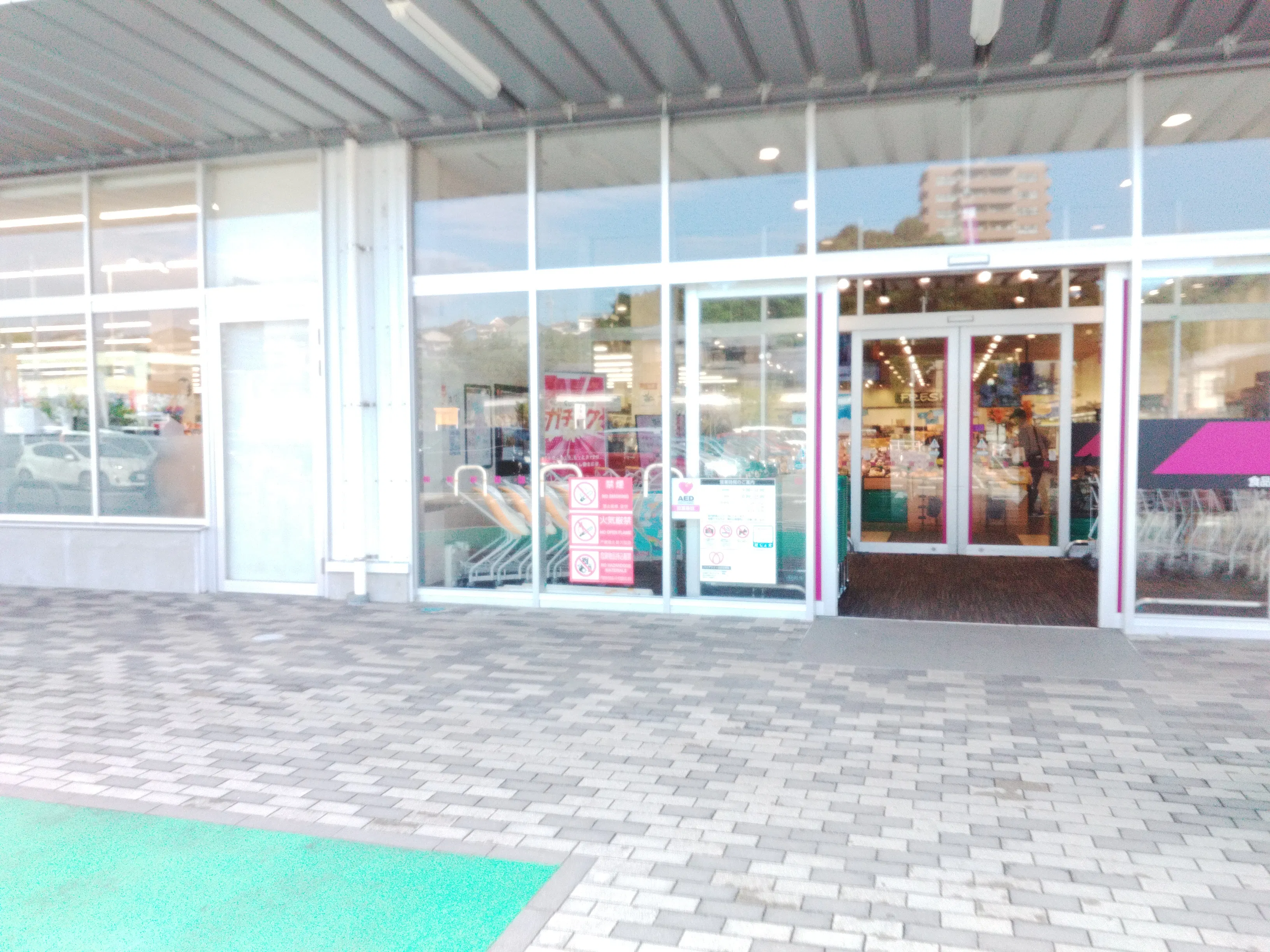 【イオンなかま店（福岡県）】店頭軒下（花屋側）催事スペース