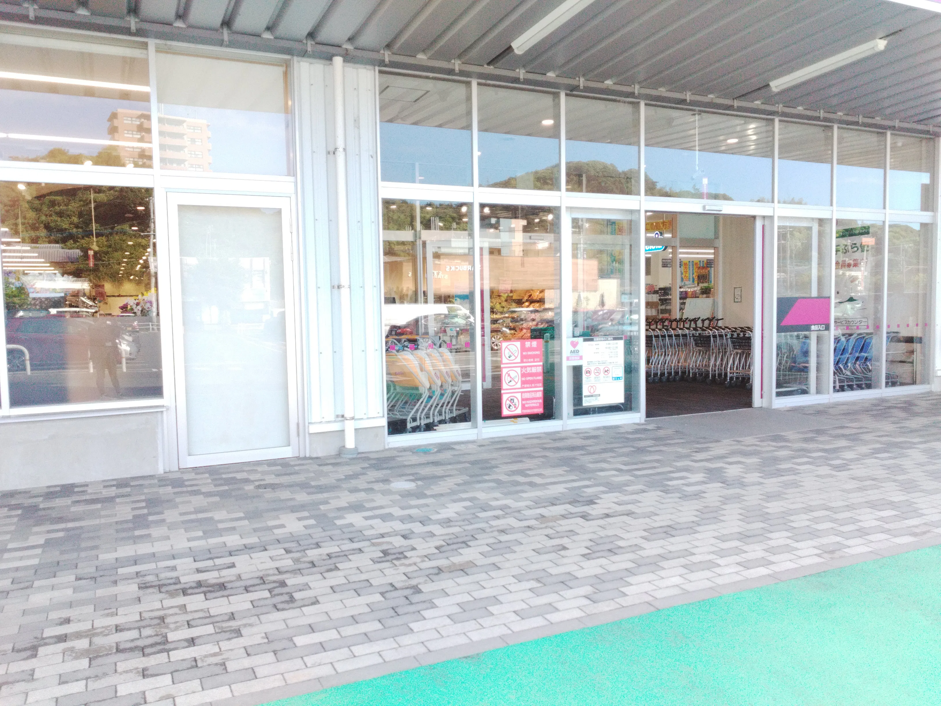 【イオンなかま店(福岡県)】店頭軒下(花屋側)催事スペース