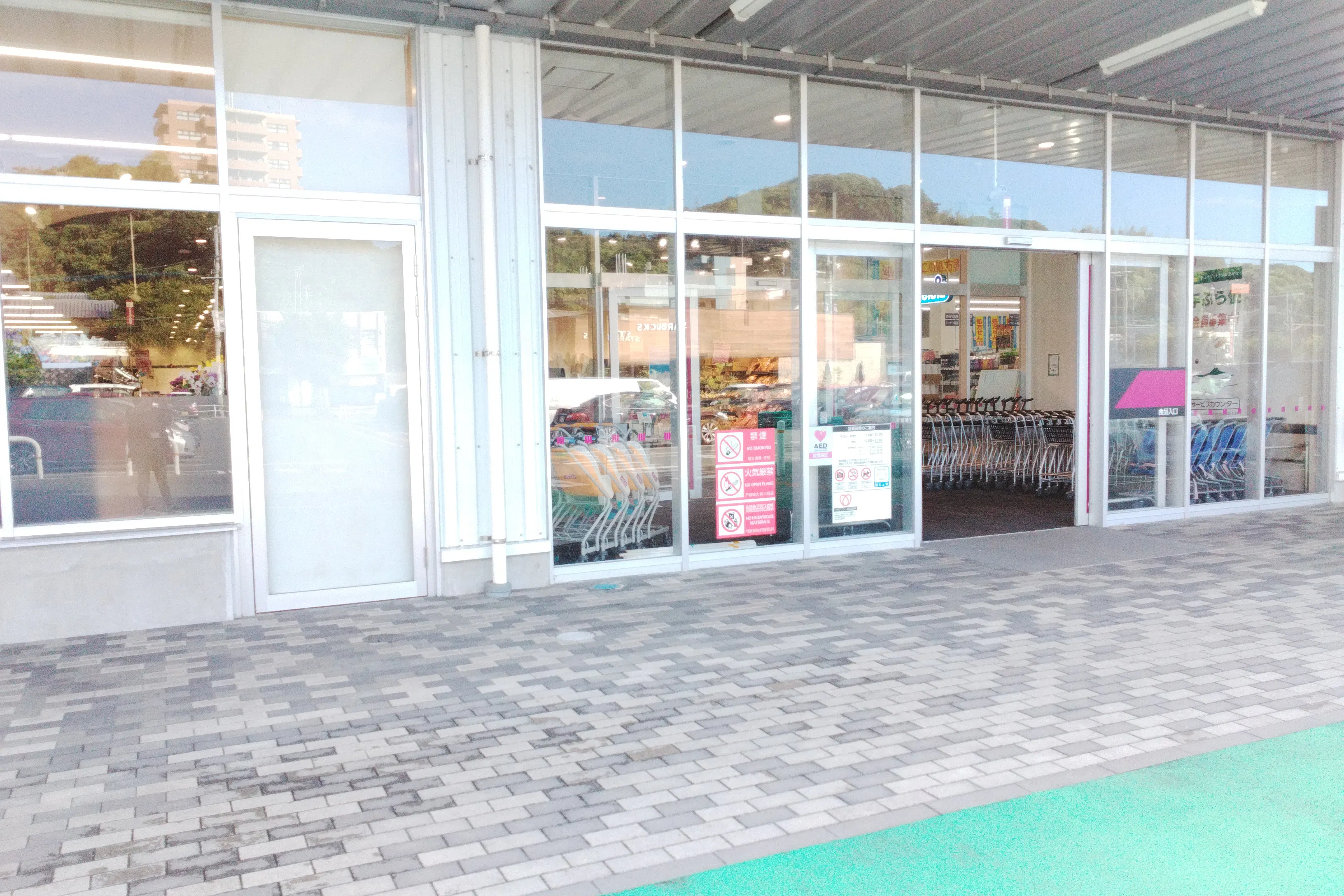 【イオンなかま店(福岡県)】店頭軒下(花屋側)催事スペース