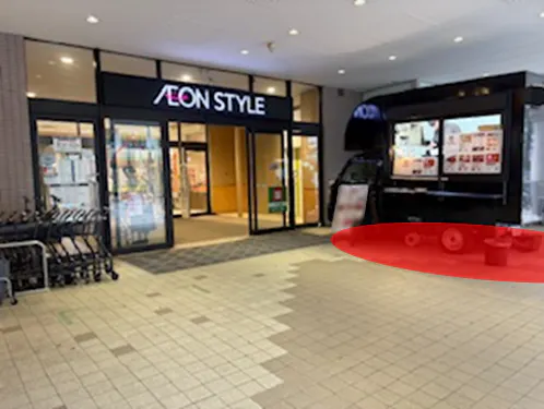 【ゆみ~る鎌取ショッピングセンター】キッチンカーでの出店に最適な施設出入口付近にある半屋外スペース①