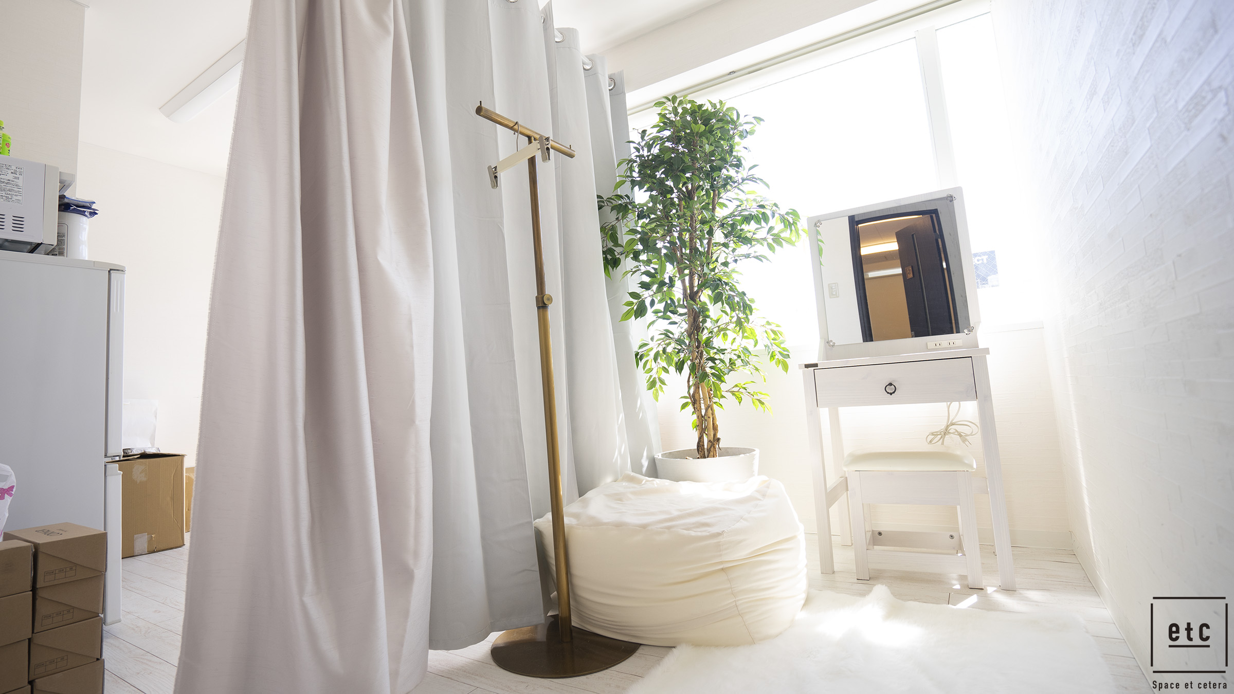 (活用例:03)控え室はバックヤード、試着室としても利用可能です。