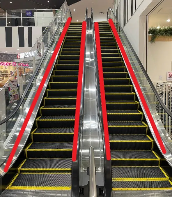 【イオンモール座間】モール内広告 エスカレーターレーン