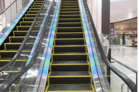 【イオンモールいわき小名浜】モール内広告 エスカレーター