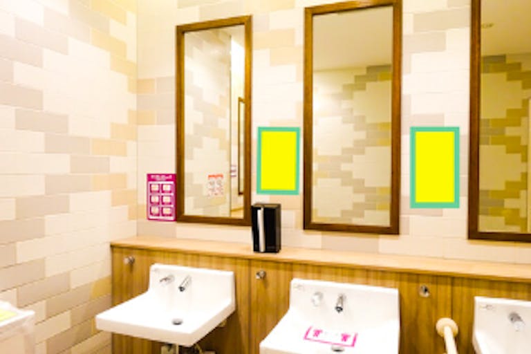 【イオンモール岡山】モール内広告 化粧室ステッカーの画像3