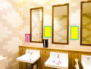 【イオンモール岡山】モール内広告 化粧室ステッカー