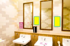 【イオンモール岡山】モール内広告 化粧室ステッカー