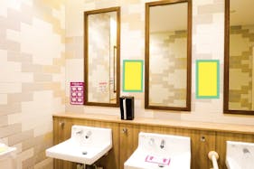 【イオンモール岡山】モール内広告 化粧室ステッカー