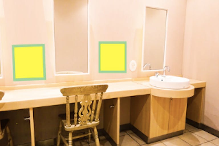 【イオンモール岡山】モール内広告 化粧室ステッカーの画像2