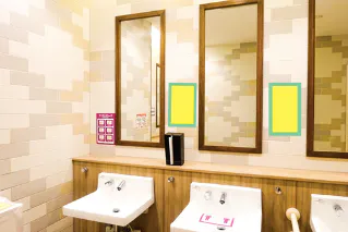 【イオンモール岡山】モール内広告 化粧室ステッカー