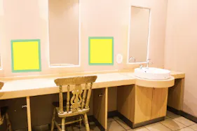 【イオンモール岡山】モール内広告 化粧室ステッカー