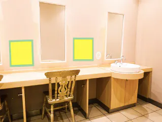 【イオンモール岡山】モール内広告 化粧室ステッカー