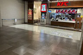 【イオンモール多摩平の森】1F KFC前
