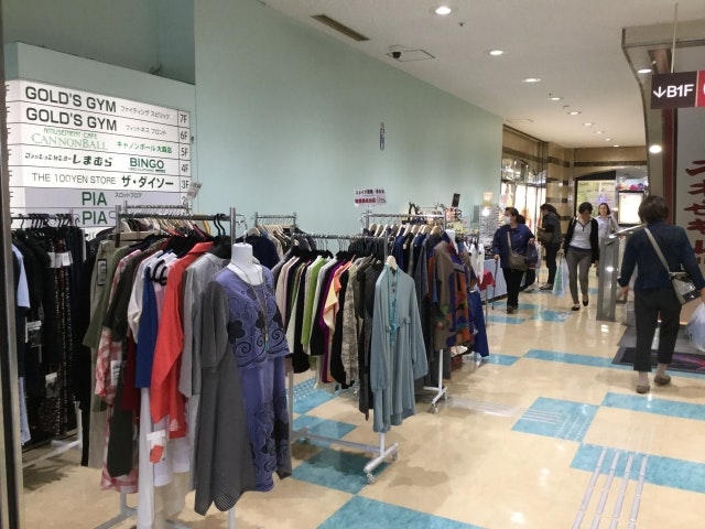 【大森駅前ビル】個包装の食物販やアパレルの販売に最適な大型スーパー入居の駅チカ商業施設の正面入口手前に位置するイベントスペース(間口6M)