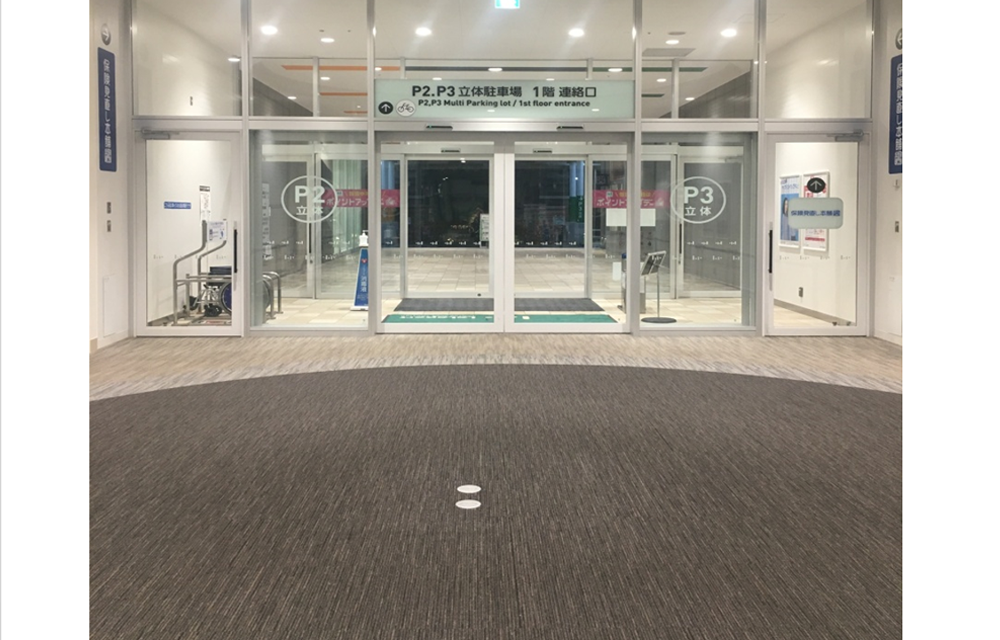 【ららぽーと立川立飛】1階 吹き抜けスペース
(立体駐車場側中央 )