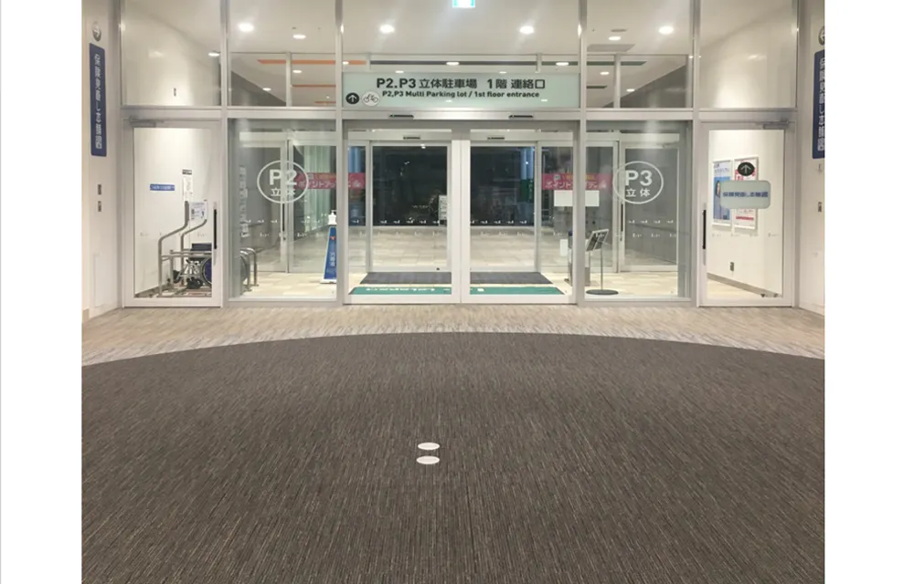【ららぽーと立川立飛】1階 吹き抜けスペース
(立体駐車場側中央 )