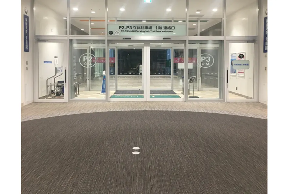 【ららぽーと立川立飛】1階 吹き抜けスペース
(立体駐車場側中央 )