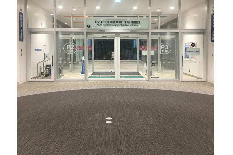 【ららぽーと立川立飛】1階 吹き抜けスペース
(立体駐車場側中央 )の画像1