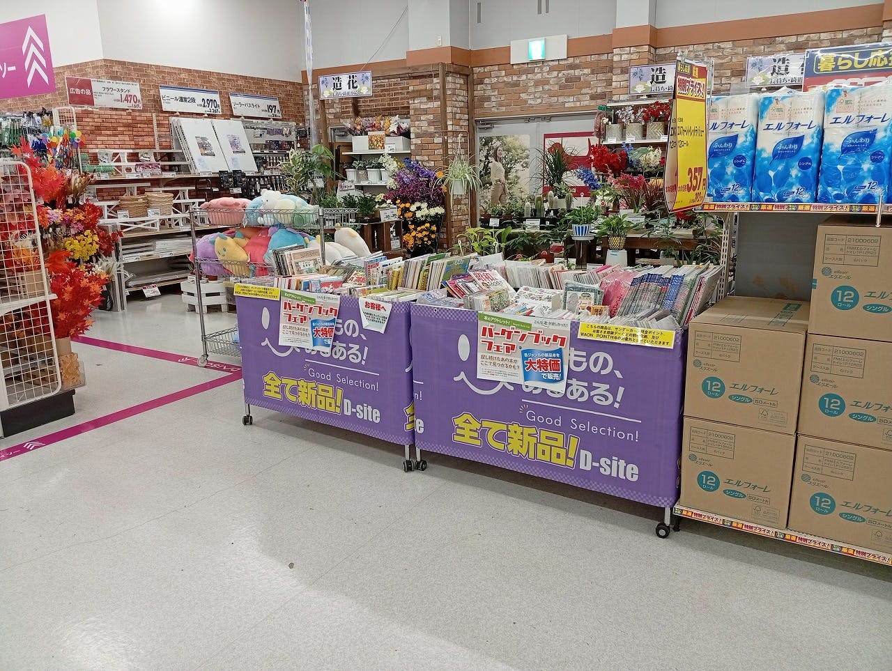 【サンデー東根中央店】屋内ダイソー前　食物販やプロモーション等の出店に最適なホームセンター店内のイベントスペースの画像
