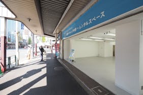【新中野駅1分】ポップアップストアや販促イベントに最適な鍋横商店街の青梅街道通り沿い・視認性が高い白を基調としたスペース