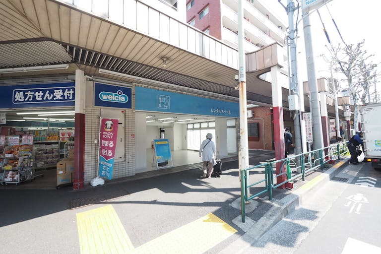 【新中野駅1分】ポップアップストアや販促イベントに最適な鍋横商店街の青梅街道通り沿い・視認性が高い白を基調としたスペースの画像13