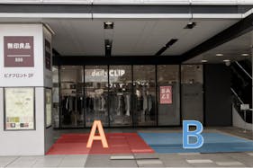 【ビナウォーク】ビナフロント2階入口横(B面・エスカレーター側)