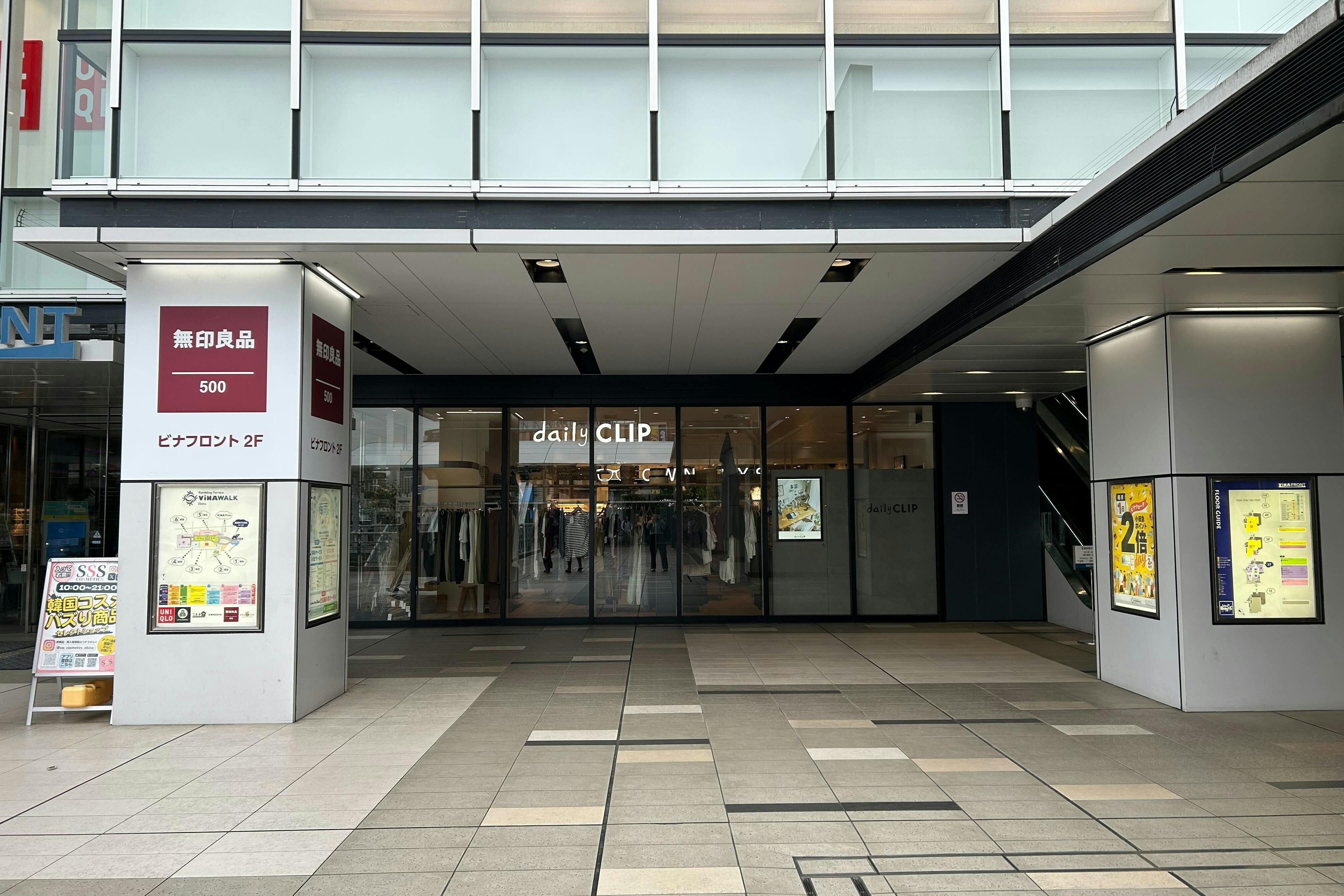 【ビナウォーク】ビナフロント2階入口横(B面・エスカレーター側)
