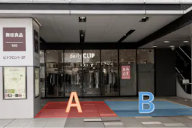 【ビナウォーク】ビナフロント2階入口横(B面・エスカレーター側)