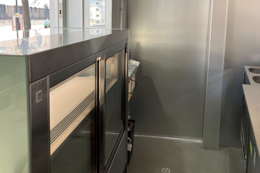 【大阪市/阿波座駅2分】冷蔵ショーケースがある食物販のポップアップストアに最適なレンタルスペース