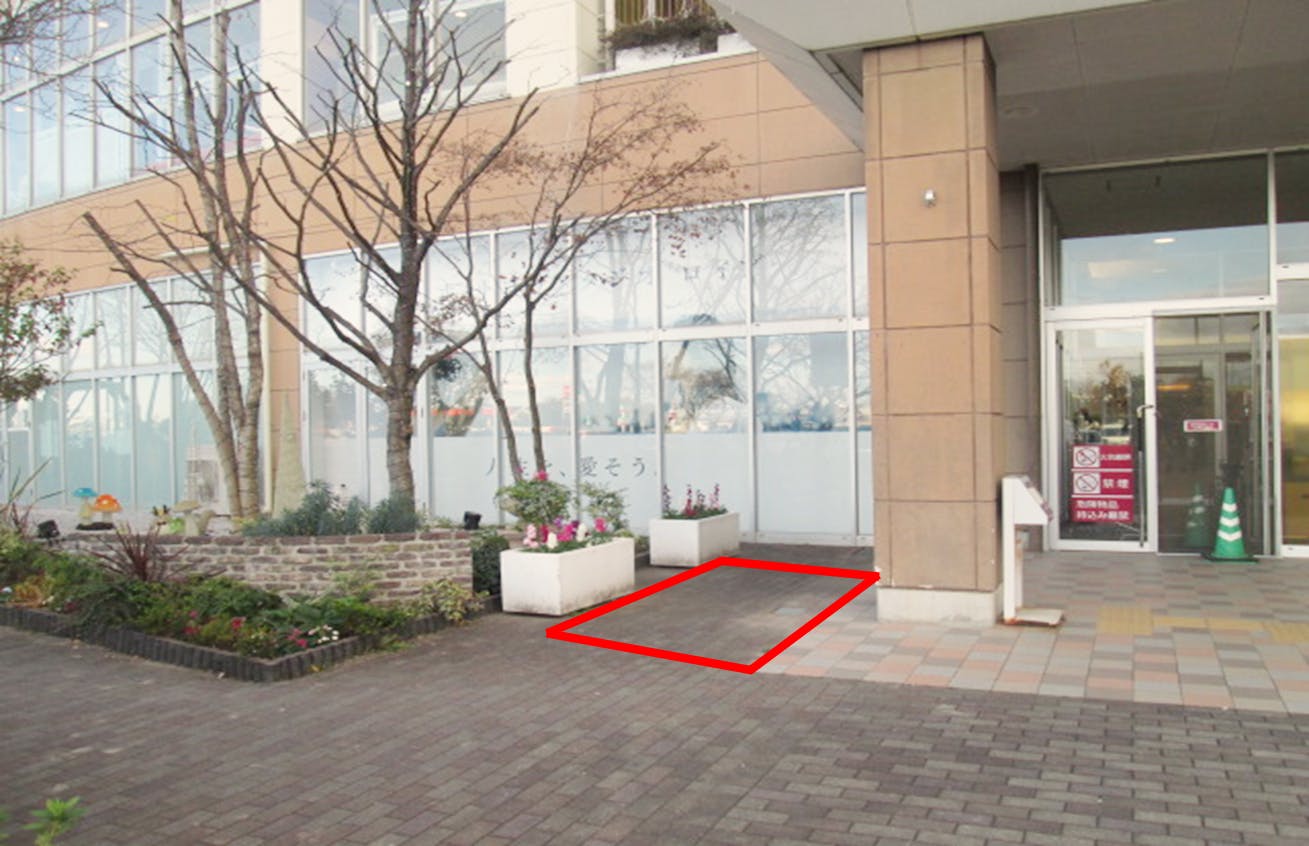 【イオンタウン上里】キッチンカーの出店に最適な複合商業施設内中央入口付近にある屋外イベントスペース