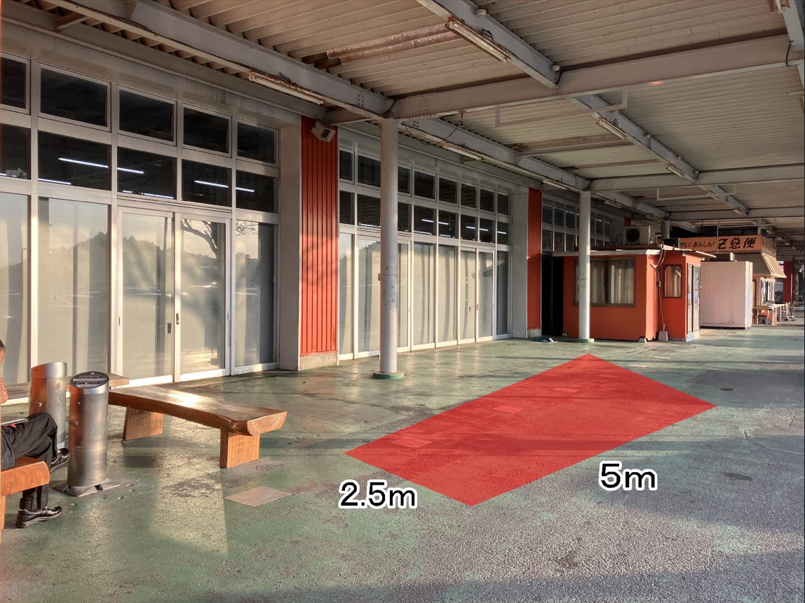 【AZマキオあくね店】販促プロモーションに最適な喫煙所横のスペースの画像