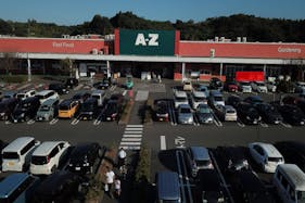 【AZマキオあくね店】販促プロモーションに最適な喫煙所横のスペース