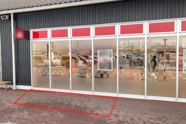 【イオンタウン本巣】プロモーションイベントや小規模な物販に最適な飲食テナント出入口付近にある軒下スペース