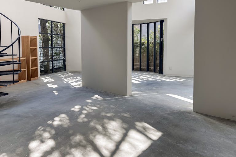 【新井薬師前駅2分】撮影や展示会に シンプルでモダンな空間のハウススタジオ(Ast)の画像1