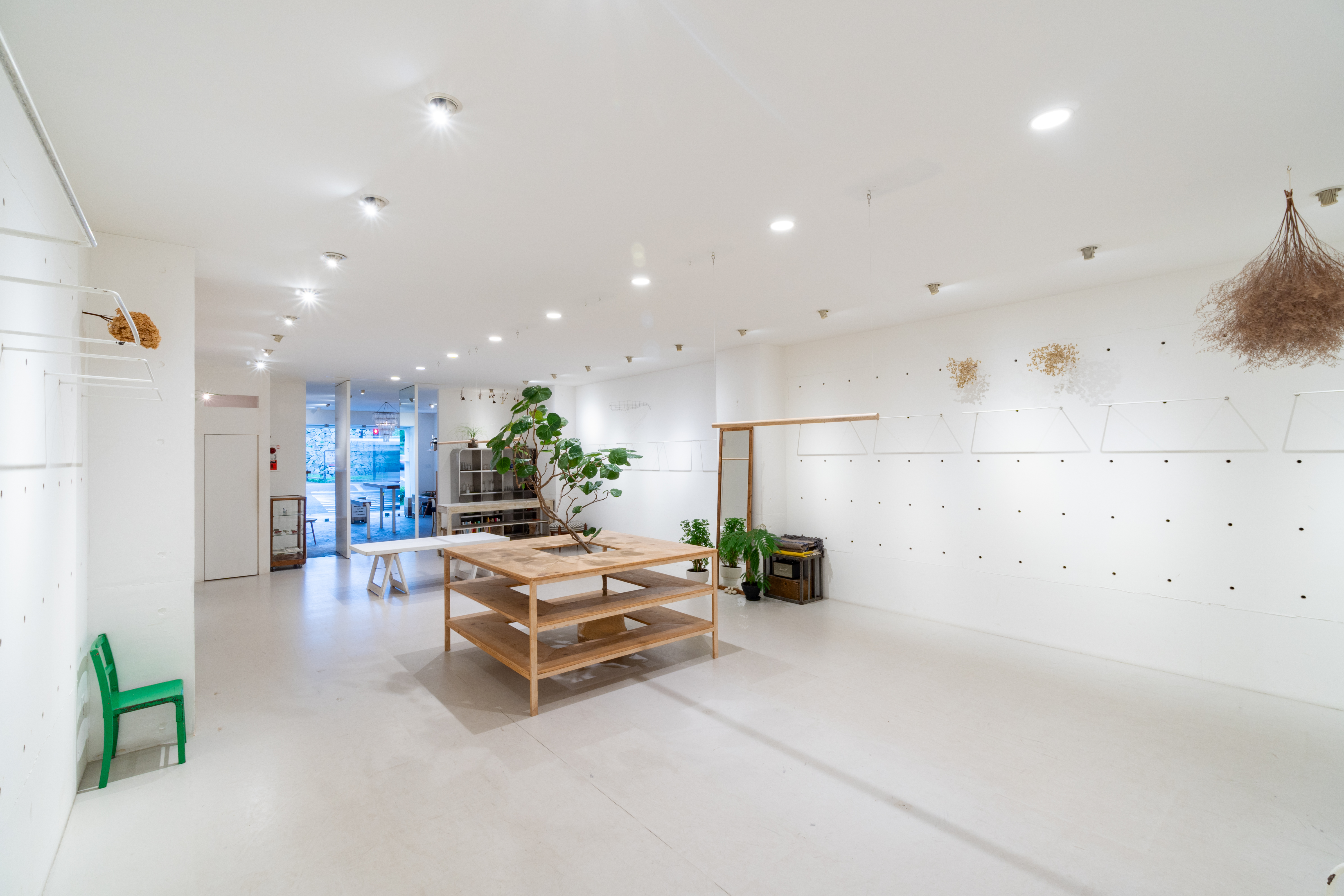 【大濠公園駅3分】ポップアップや展示会、撮影利用に最適な約70㎡のシロハコスタジオ