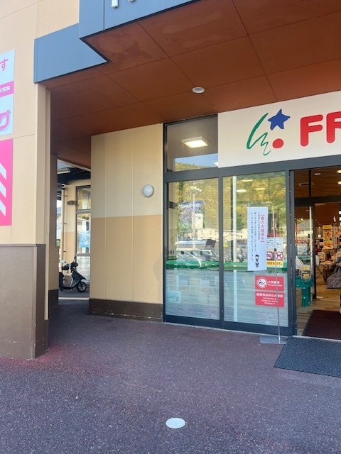 【フレスタ温品店】プロモーションイベントに利用可能な入り口　左スペース